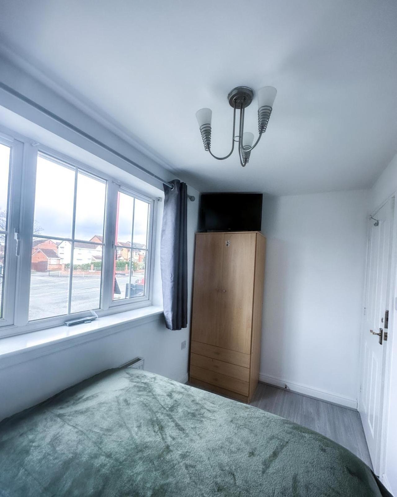 Spacious 6 Bedroom House Near City Centre เบอร์มิงแฮม ภายนอก รูปภาพ